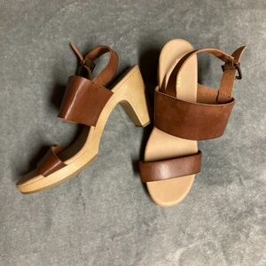 NWOT Brown Leather Strappy Sandals